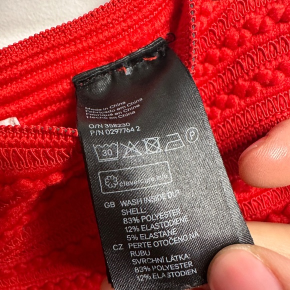 H&M Stretch Pull On Ribbed A-line Skirt Size Medium Bright Red Elastic Waist - Picture 8 of 12